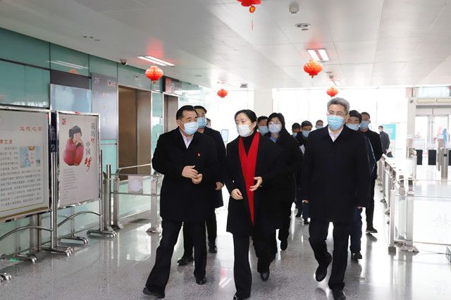 市領(lǐng)導至車站走訪慰問和疫情防控、保供應保安全保暢通工作督查