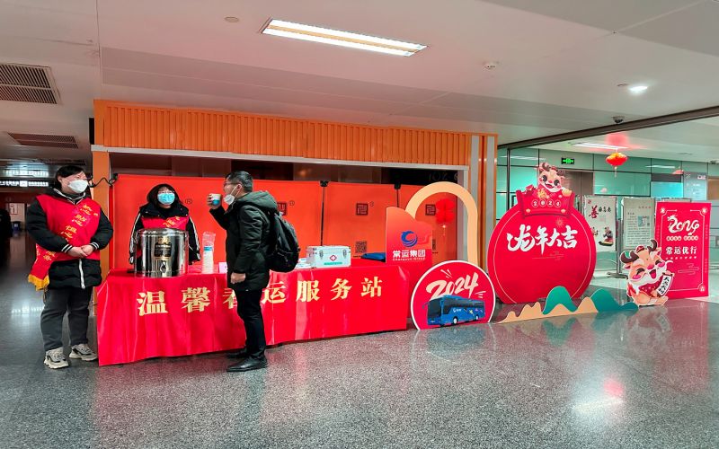 平靜的旅途中，熟悉的溫馨依舊 ——春運(yùn)路上的暖心服務(wù)